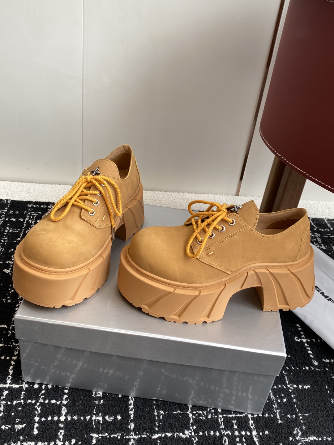 Smfk 小众潮牌 25ss爆款新品 厚底 休闲鞋 德比鞋 短靴 长靴 
爆真的是很耐看越看越喜欢！矮个