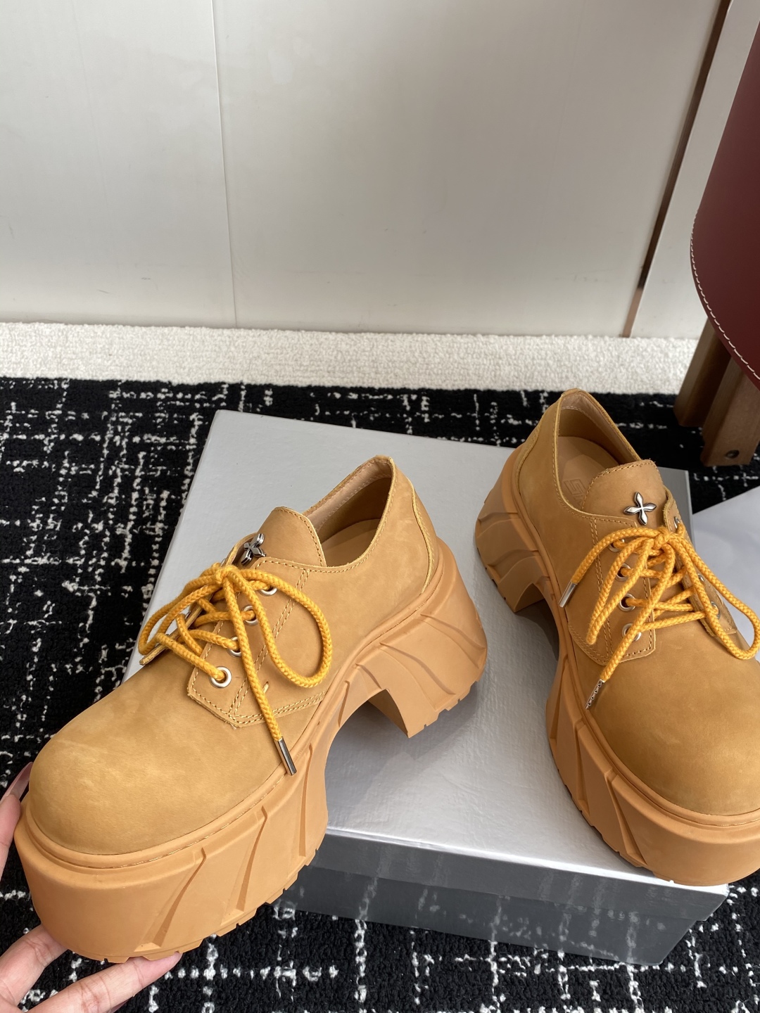 Smfk 小众潮牌 25ss爆款新品 厚底 休闲鞋 德比鞋 短靴 长靴 
爆真的是很耐看越看越喜欢！矮个