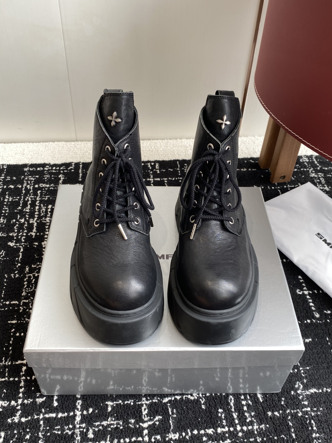 Smfk 小众潮牌 25ss爆款新品 厚底 休闲鞋 德比鞋 短靴 长靴 
爆真的是很耐看越看越喜欢！矮个