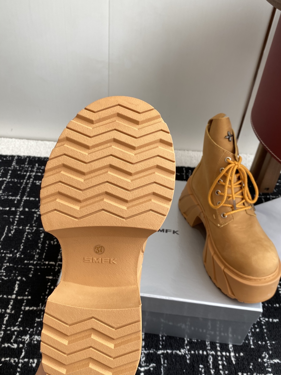 Smfk 小众潮牌 25ss爆款新品 厚底 休闲鞋 德比鞋 短靴 长靴 
爆真的是很耐看越看越喜欢！矮个