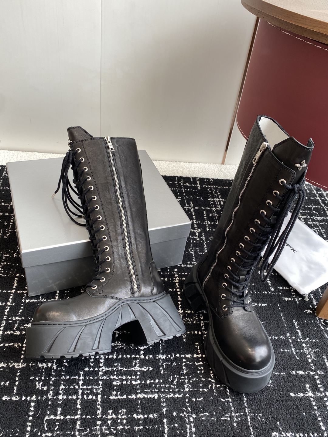 Smfk 小众潮牌 25ss爆款新品 厚底 休闲鞋 德比鞋 短靴 长靴 
爆真的是很耐看越看越喜欢！矮个