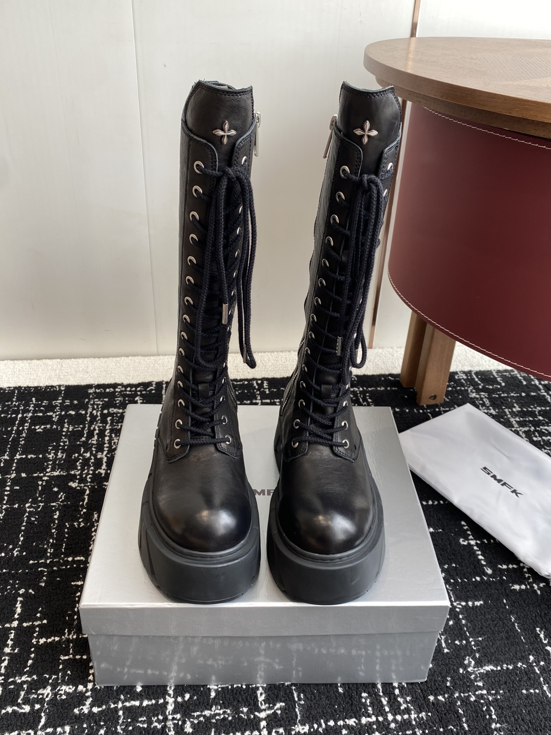 Smfk 小众潮牌 25ss爆款新品 厚底 休闲鞋 德比鞋 短靴 长靴 
爆真的是很耐看越看越喜欢！矮个