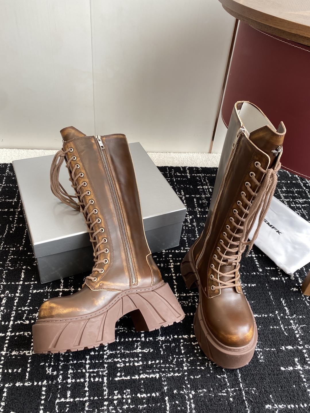 Smfk 小众潮牌 25ss爆款新品 厚底 休闲鞋 德比鞋 短靴 长靴 
爆真的是很耐看越看越喜欢！矮个