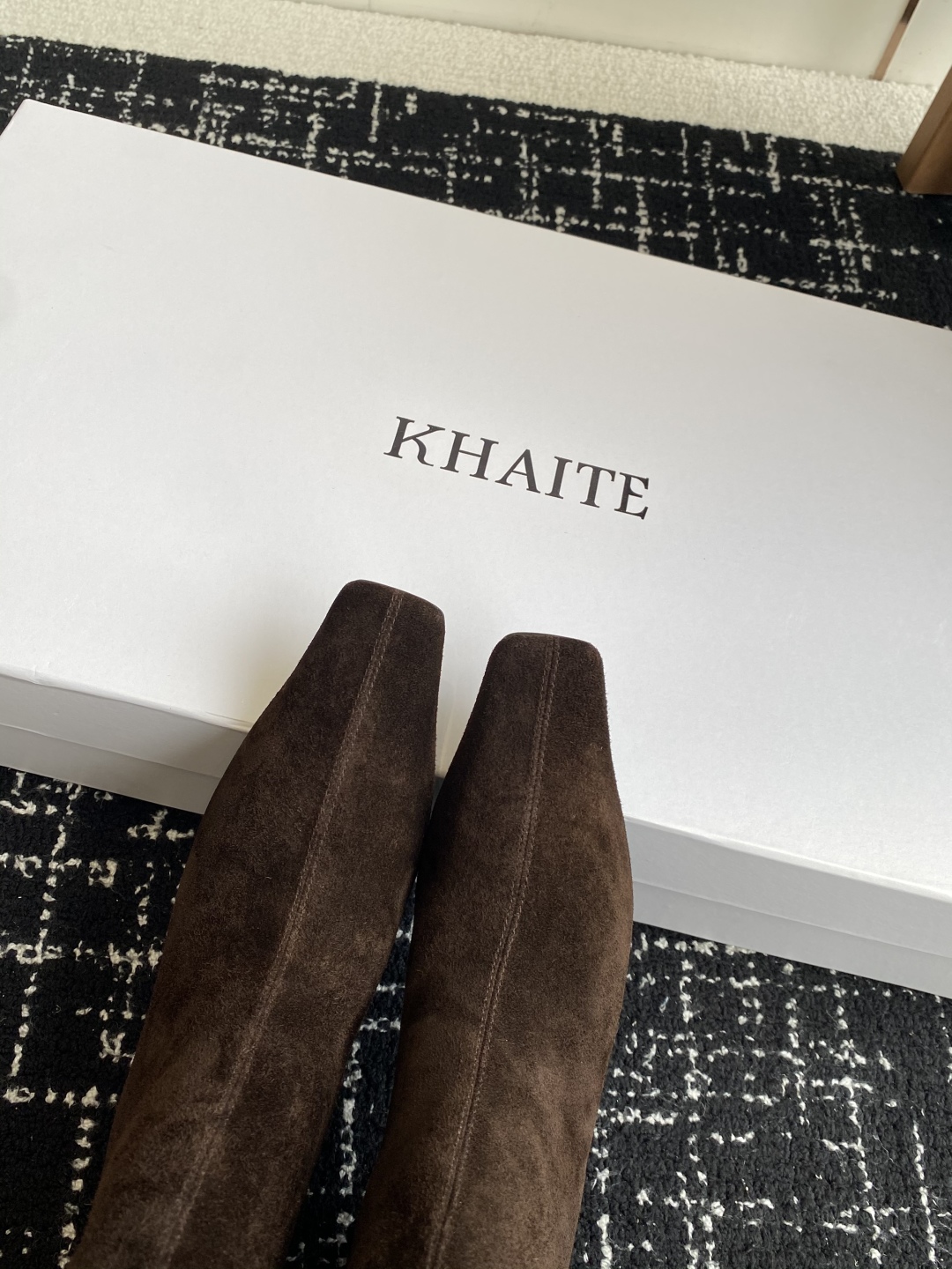 代购级
Khaite 小众潮牌 25ss秋冬新款 高跟 方头长靴

又A又飒不一定斩男，但一定斩女 
鞋