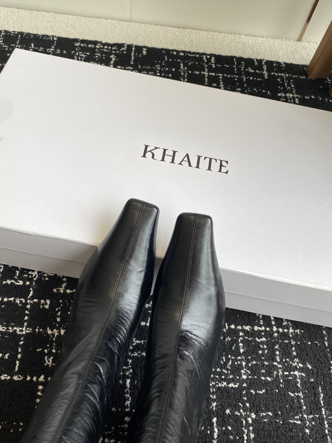 代购级
Khaite 小众潮牌 25ss秋冬新款 高跟 方头长靴

又A又飒不一定斩男，但一定斩女 
鞋