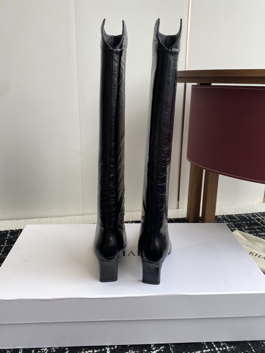代购级
Khaite 小众潮牌 25ss秋冬新款 高跟 方头长靴

又A又飒不一定斩男，但一定斩女 
鞋