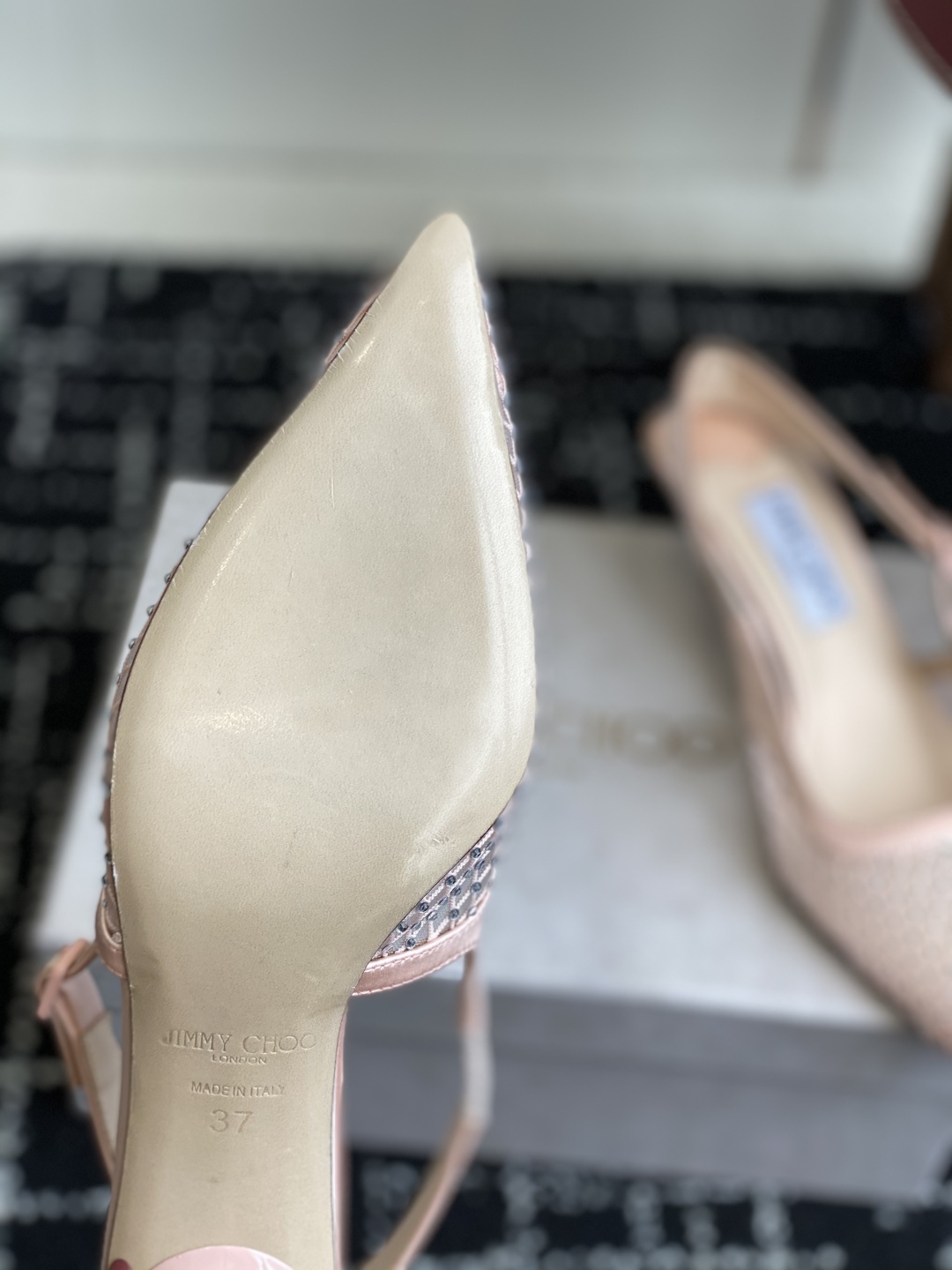 代购级
Jimmy Choo 25ss 春夏 系列JC新款 高跟凉鞋

模糊鞋履与珠宝配饰之间的界线 鲜