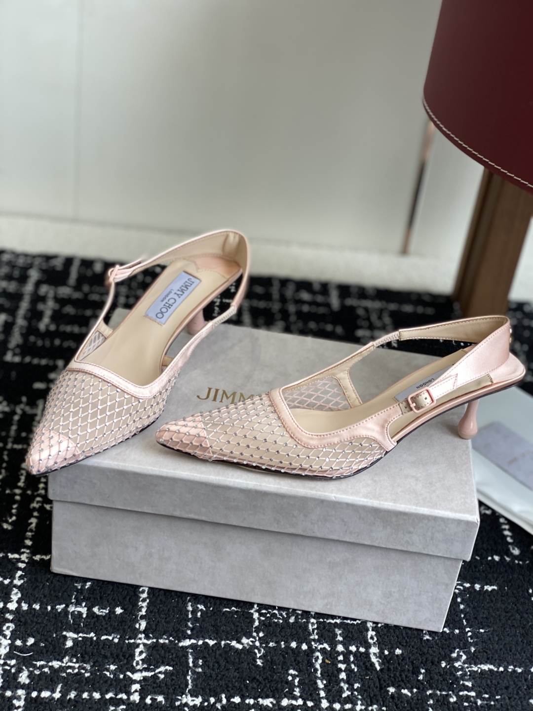 代购级
Jimmy Choo 25ss 春夏 系列JC新款 高跟凉鞋

模糊鞋履与珠宝配饰之间的界线 鲜