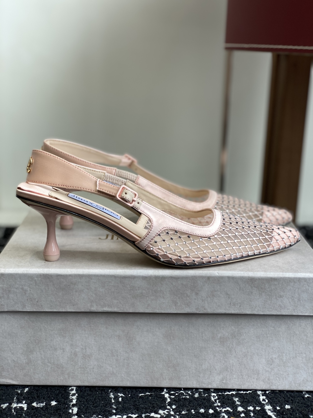 代购级
Jimmy Choo 25ss 春夏 系列JC新款 高跟凉鞋

模糊鞋履与珠宝配饰之间的界线 鲜
