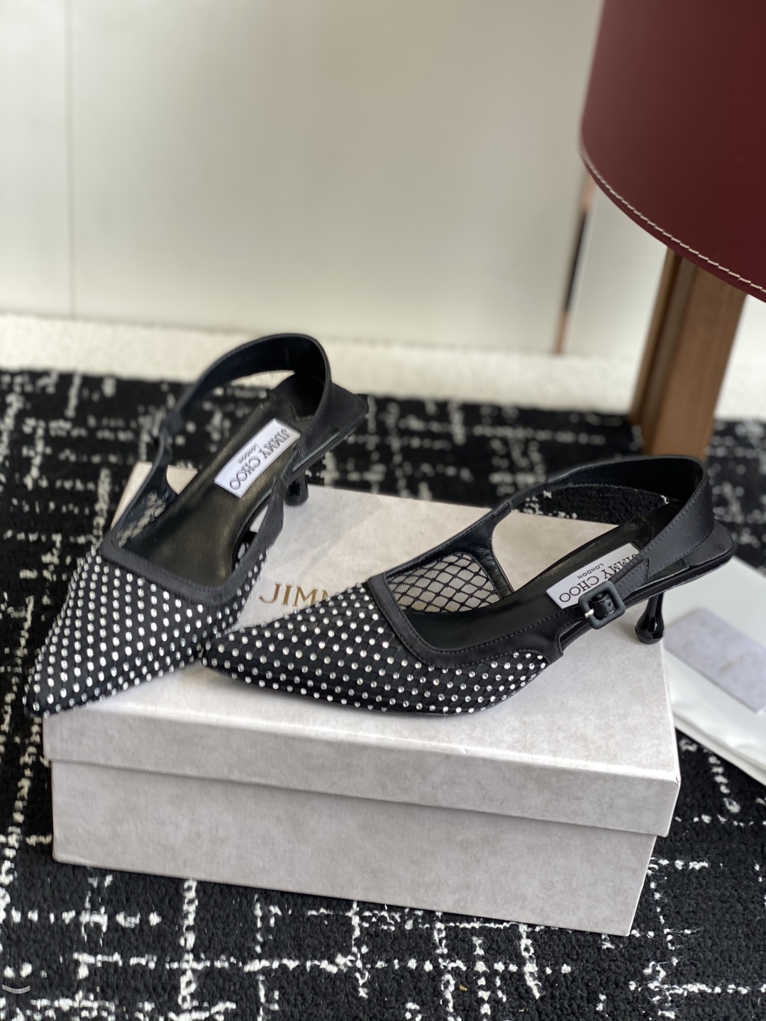 代购级
Jimmy Choo 25ss 春夏 系列JC新款 高跟凉鞋

模糊鞋履与珠宝配饰之间的界线 鲜
