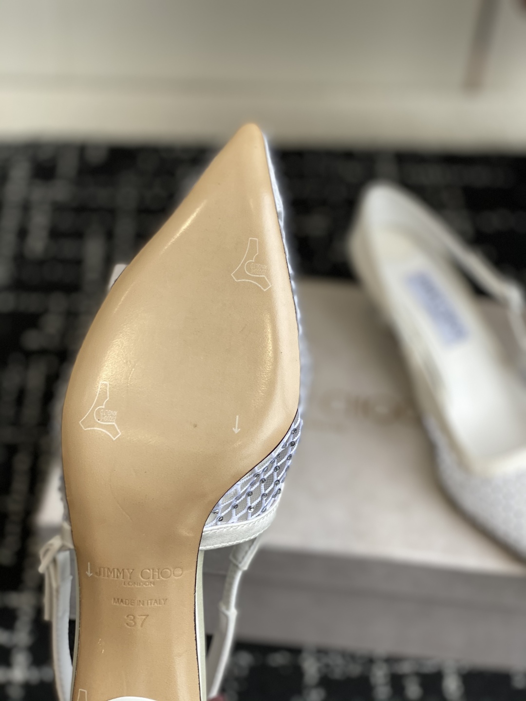 代购级
Jimmy Choo 25ss 春夏 系列JC新款 高跟凉鞋

模糊鞋履与珠宝配饰之间的界线 鲜