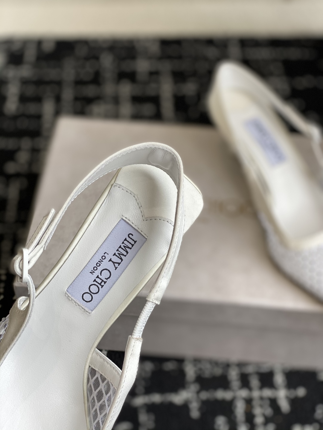代购级
Jimmy Choo 25ss 春夏 系列JC新款 高跟凉鞋

模糊鞋履与珠宝配饰之间的界线 鲜