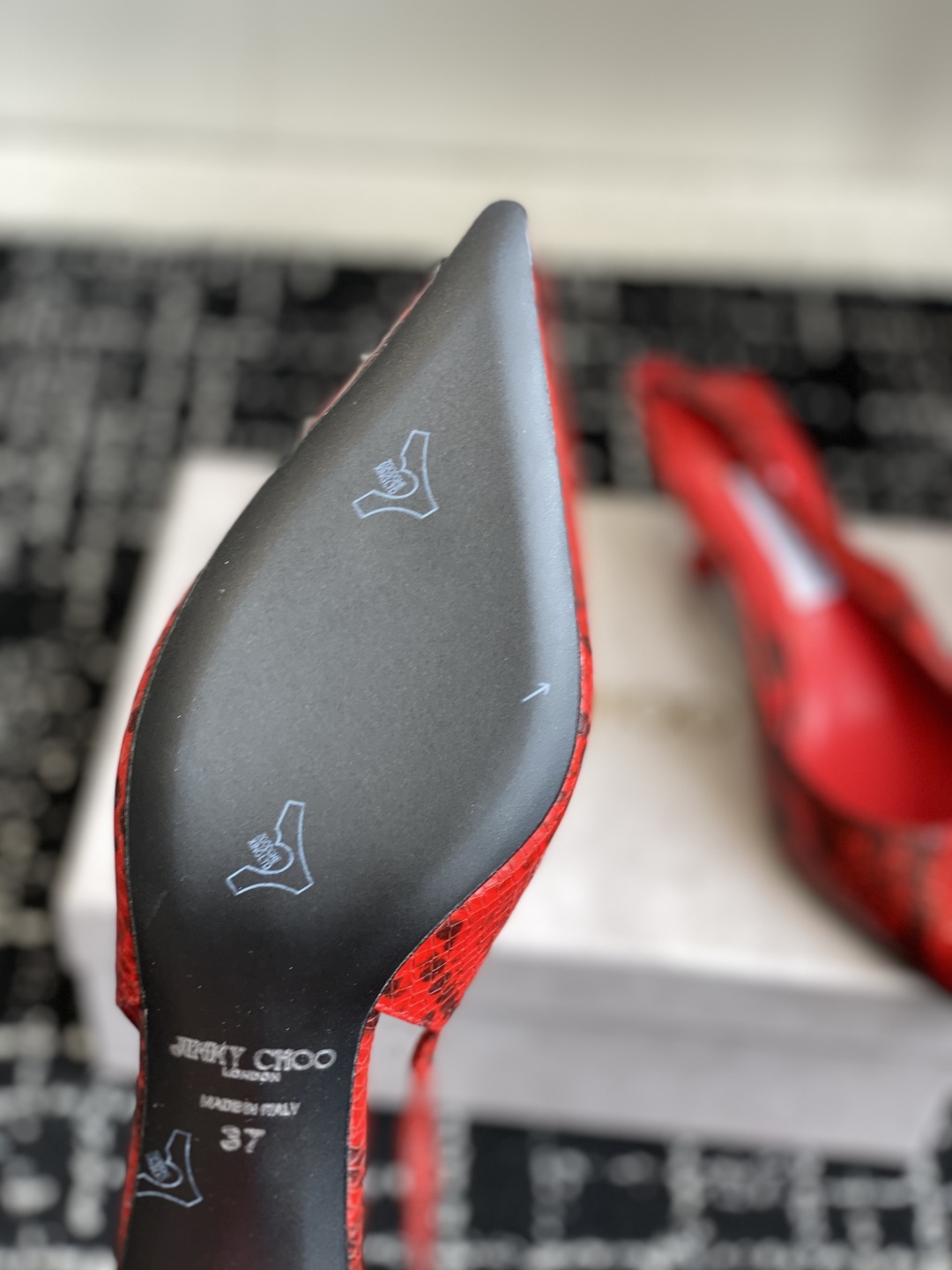 代购级
Jimmy Choo 25ss 春夏 系列JC新款 高跟凉鞋

模糊鞋履与珠宝配饰之间的界线 鲜