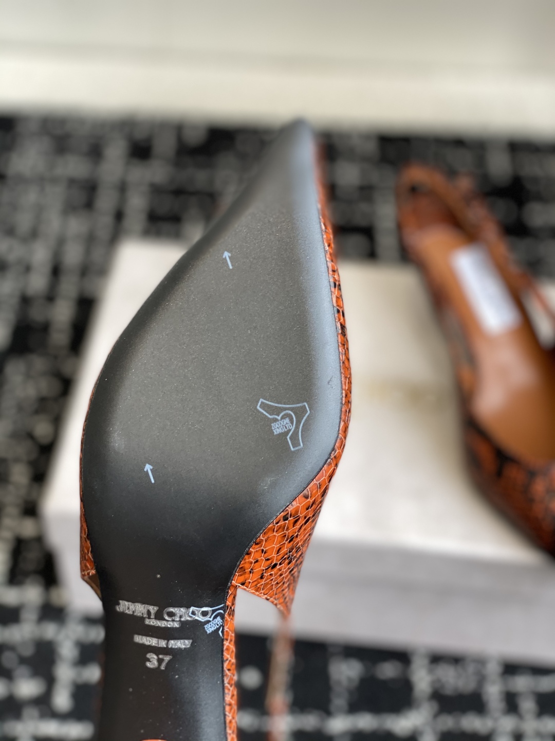 代购级
Jimmy Choo 25ss 春夏 系列JC新款 高跟凉鞋

模糊鞋履与珠宝配饰之间的界线 鲜