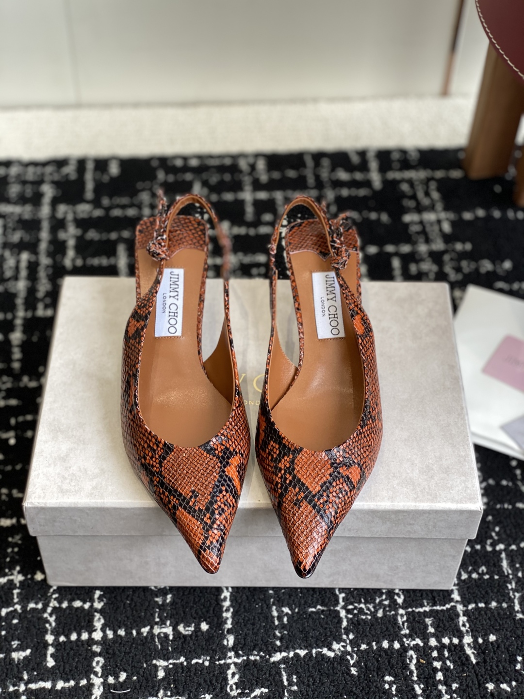 代购级
Jimmy Choo 25ss 春夏 系列JC新款 高跟凉鞋

模糊鞋履与珠宝配饰之间的界线 鲜