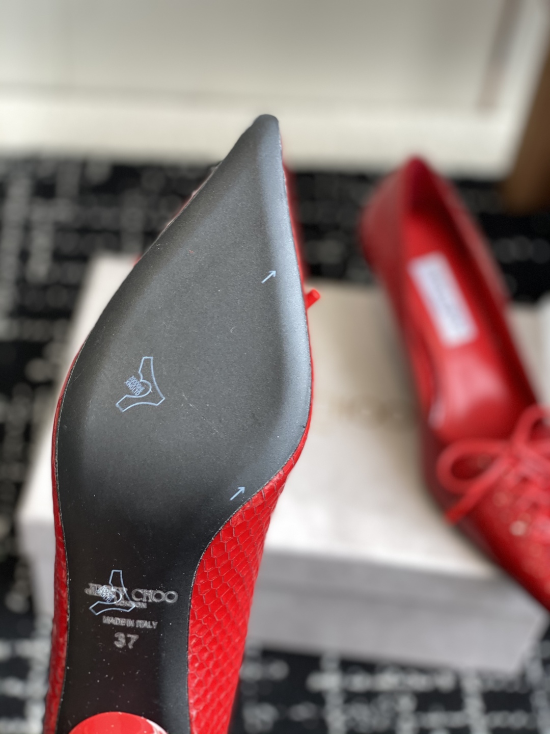 代购级
Jimmy Choo 25ss 春夏 系列JC新款 高跟拖鞋 单鞋

模糊鞋履与珠宝配饰之间的界
