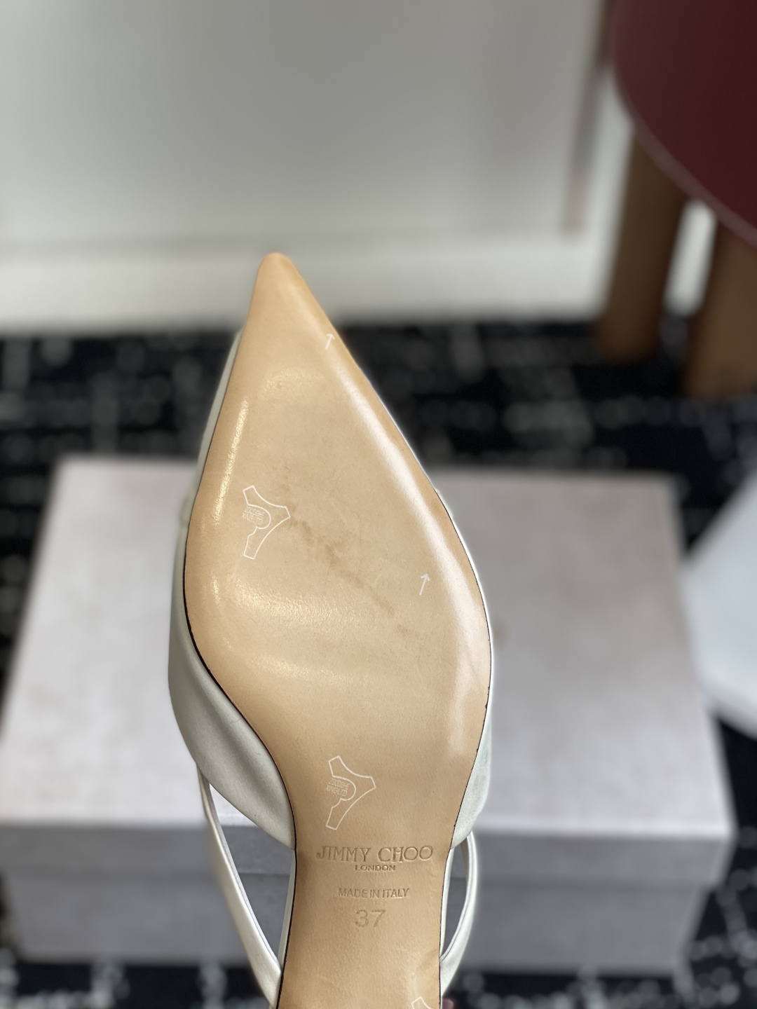 代购级Jimmy Choo 25ss 春夏 系列JC新款 高跟拖鞋 
模糊鞋履与珠宝配饰之间的界线 鲜明
