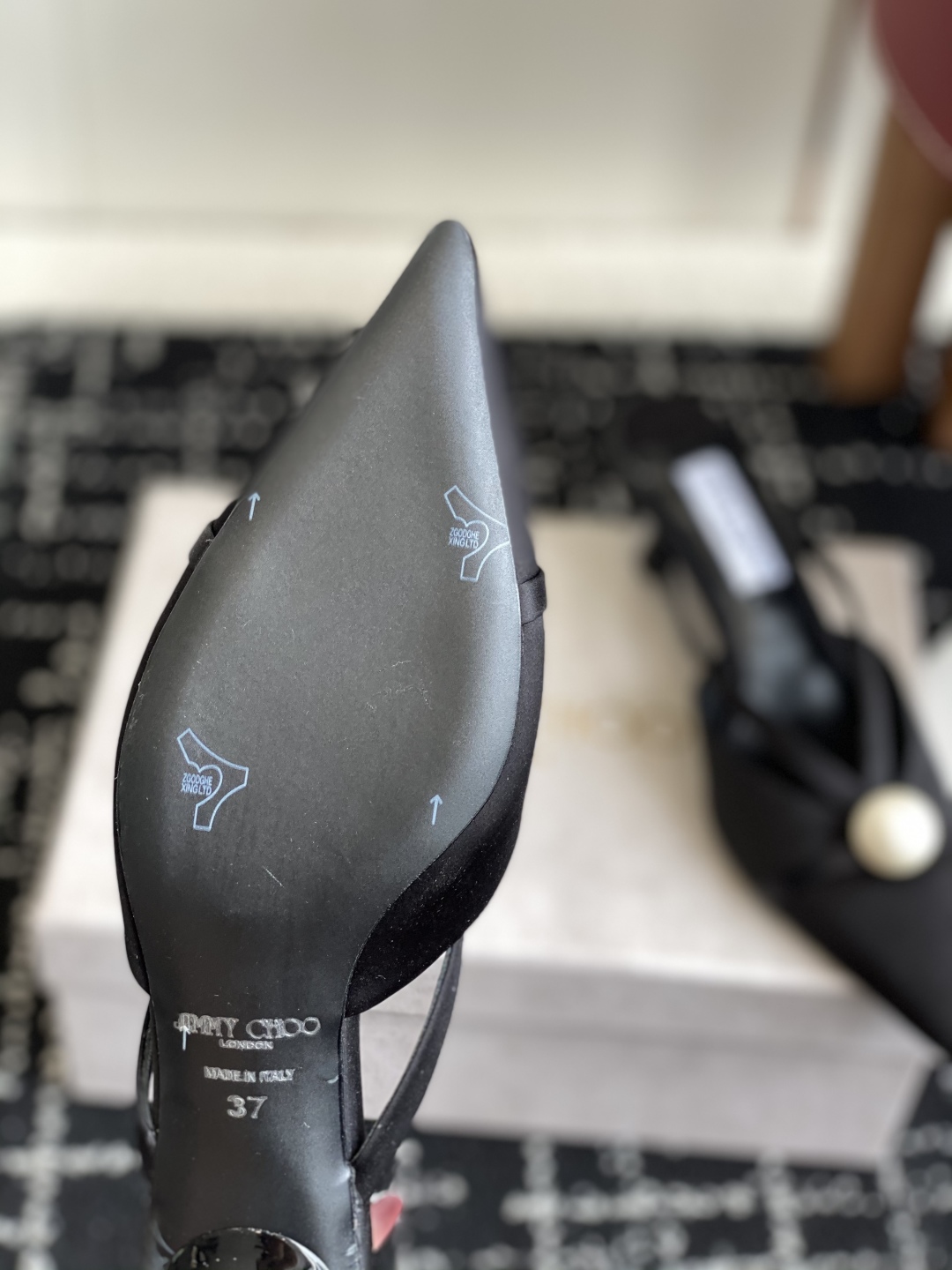 代购级Jimmy Choo 25ss 春夏 系列JC新款 高跟拖鞋 
模糊鞋履与珠宝配饰之间的界线 鲜明