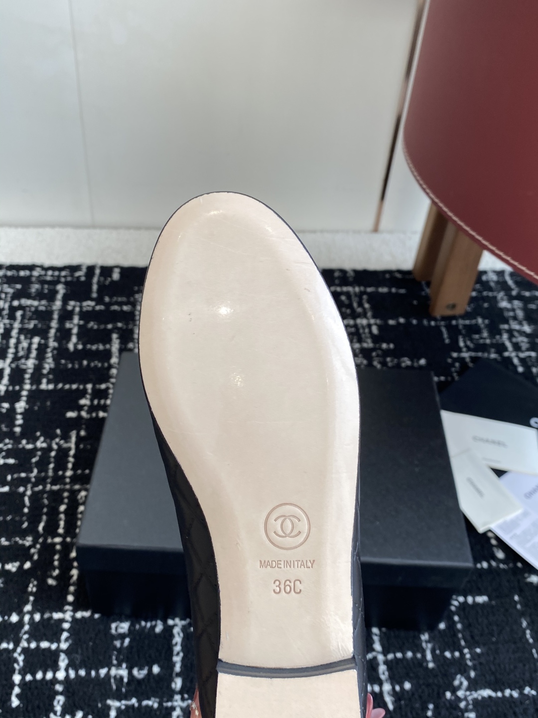 代购级
Chanel 25ss 春夏系列 玛丽珍 芭蕾舞鞋

非常火的大双C设计手工车线非常耗时耗力
独