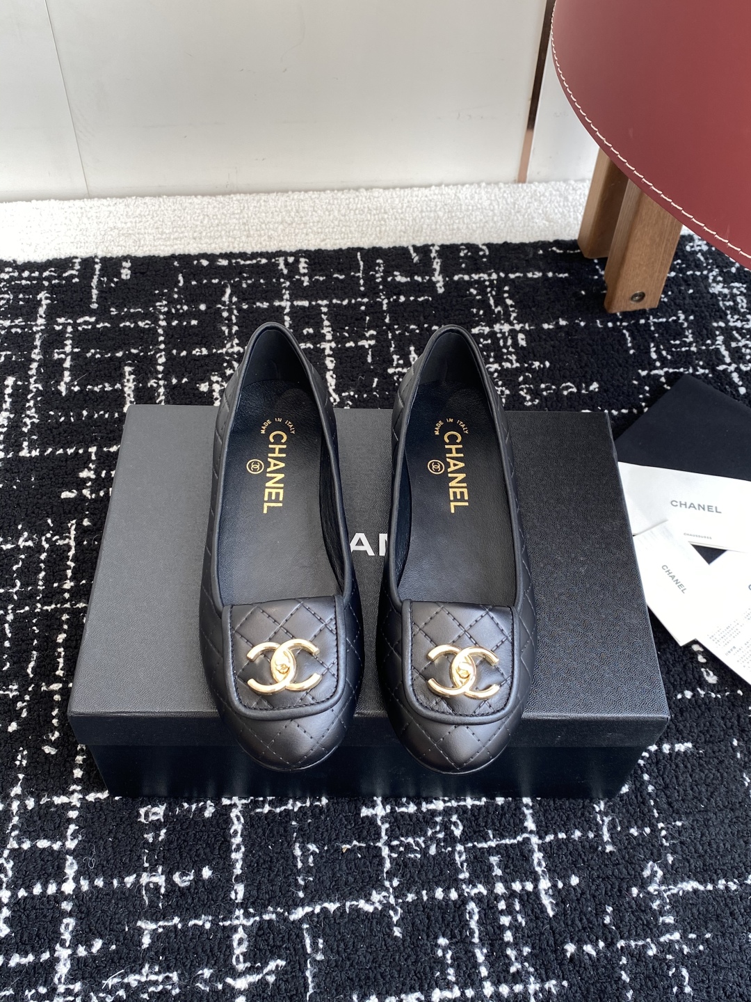 代购级
Chanel 25ss 春夏系列 玛丽珍 芭蕾舞鞋

非常火的大双C设计手工车线非常耗时耗力
独