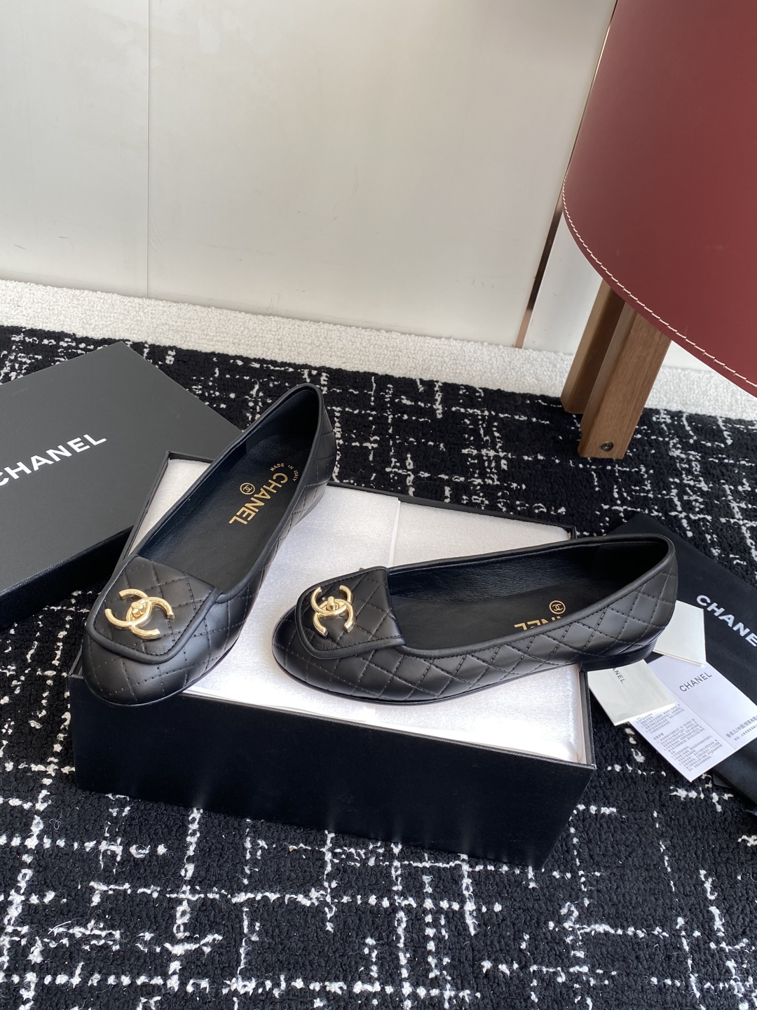 代购级
Chanel 25ss 春夏系列 玛丽珍 芭蕾舞鞋

非常火的大双C设计手工车线非常耗时耗力
独