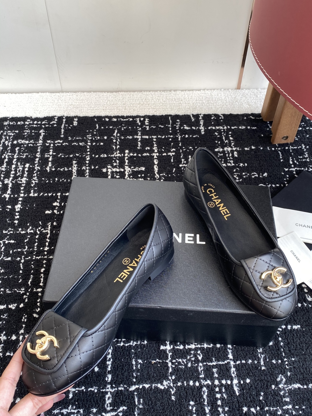 代购级
Chanel 25ss 春夏系列 玛丽珍 芭蕾舞鞋

非常火的大双C设计手工车线非常耗时耗力
独