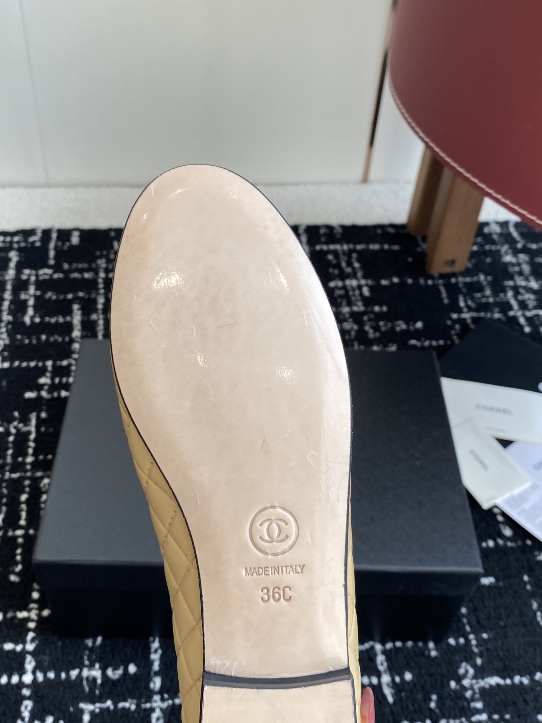 代购级
Chanel 25ss 春夏系列 玛丽珍 芭蕾舞鞋

非常火的大双C设计手工车线非常耗时耗力
独