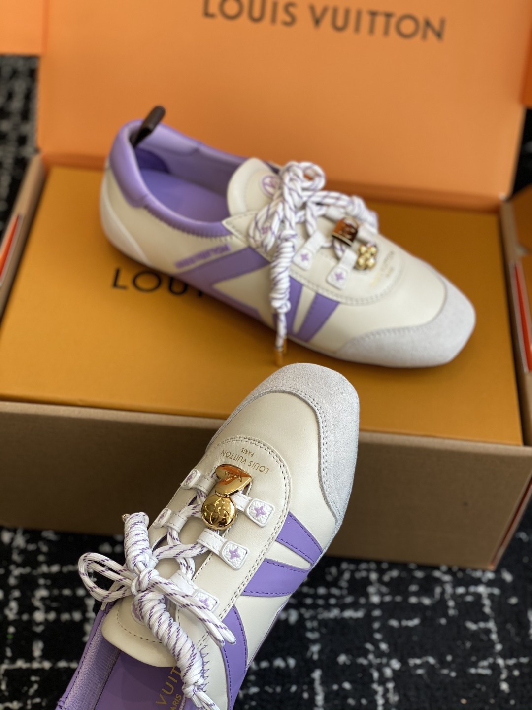 代购级(官网同步✈️盒包装)
Louis Vuitton路易威登驴牌春夏Sneakerina系列 芭蕾运