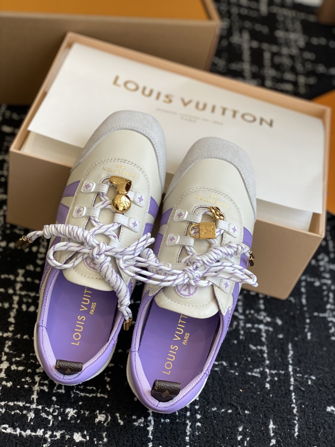 代购级(官网同步✈️盒包装)
Louis Vuitton路易威登驴牌春夏Sneakerina系列 芭蕾运