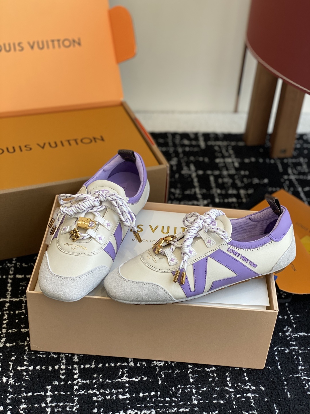 代购级(官网同步✈️盒包装)
Louis Vuitton路易威登驴牌春夏Sneakerina系列 芭蕾运