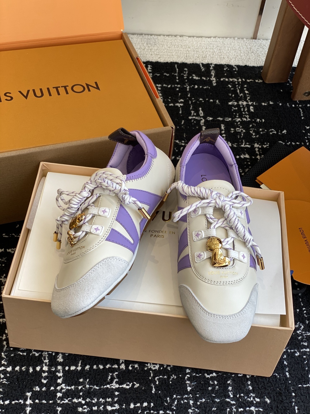 代购级(官网同步✈️盒包装)
Louis Vuitton路易威登驴牌春夏Sneakerina系列 芭蕾运
