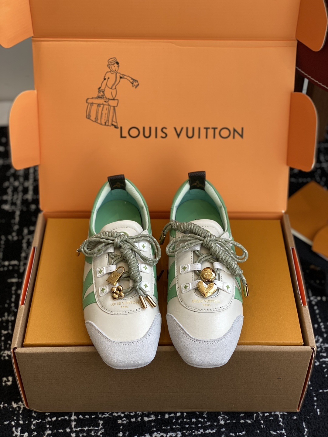 代购级(官网同步✈️盒包装)
Louis Vuitton路易威登驴牌春夏Sneakerina系列 芭蕾运