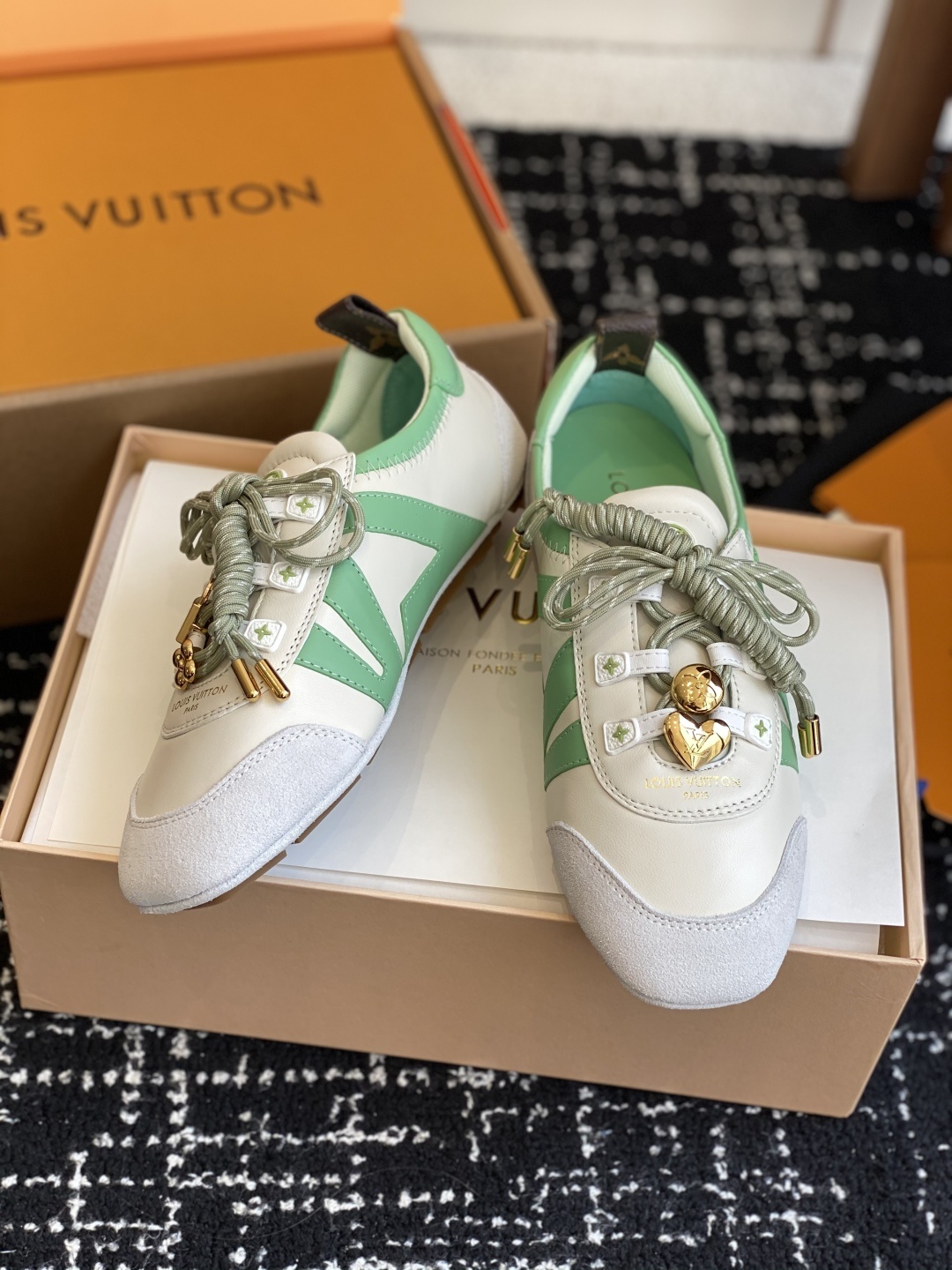代购级(官网同步✈️盒包装)
Louis Vuitton路易威登驴牌春夏Sneakerina系列 芭蕾运