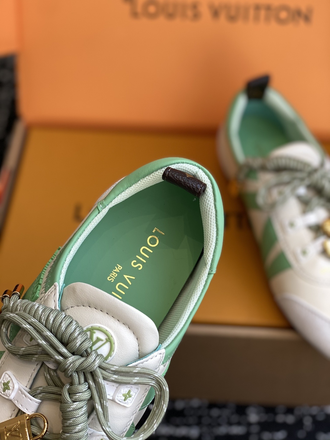 代购级(官网同步✈️盒包装)
Louis Vuitton路易威登驴牌春夏Sneakerina系列 芭蕾运