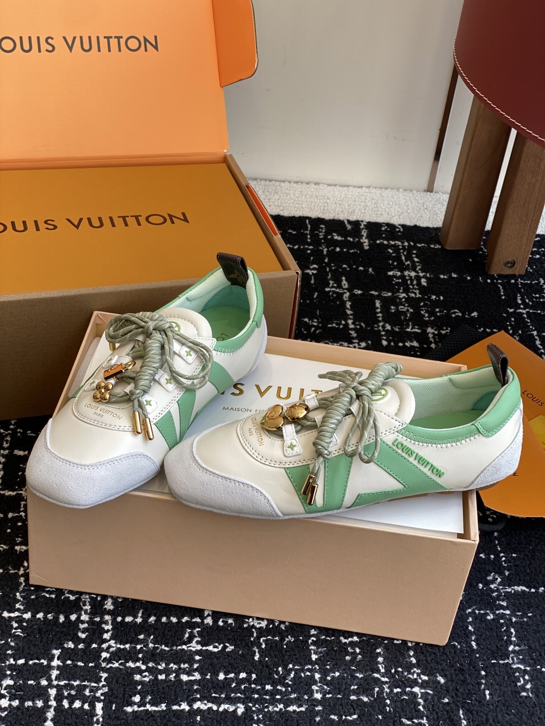 代购级(官网同步✈️盒包装)
Louis Vuitton路易威登驴牌春夏Sneakerina系列 芭蕾运
