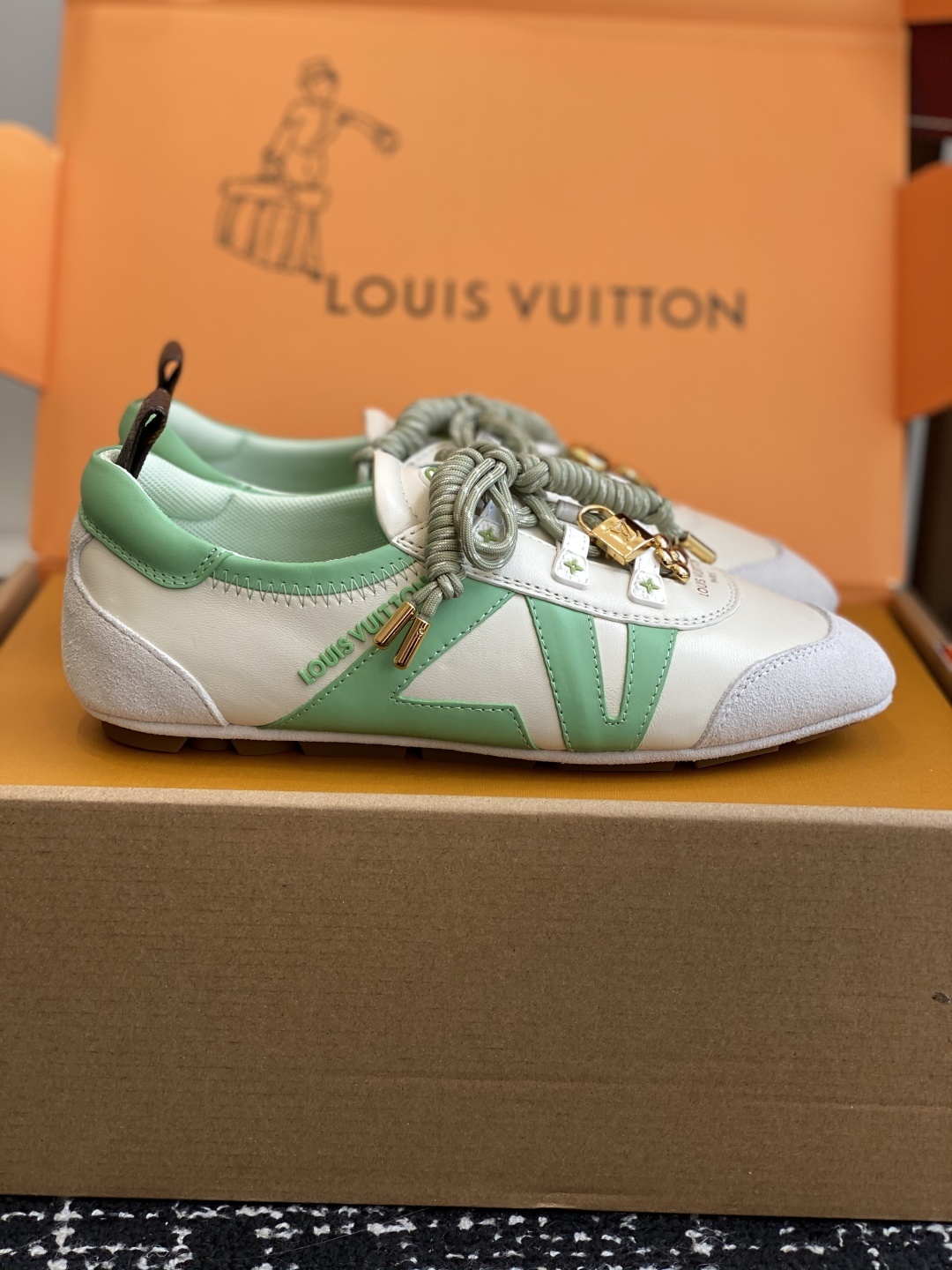代购级(官网同步✈️盒包装)
Louis Vuitton路易威登驴牌春夏Sneakerina系列 芭蕾运