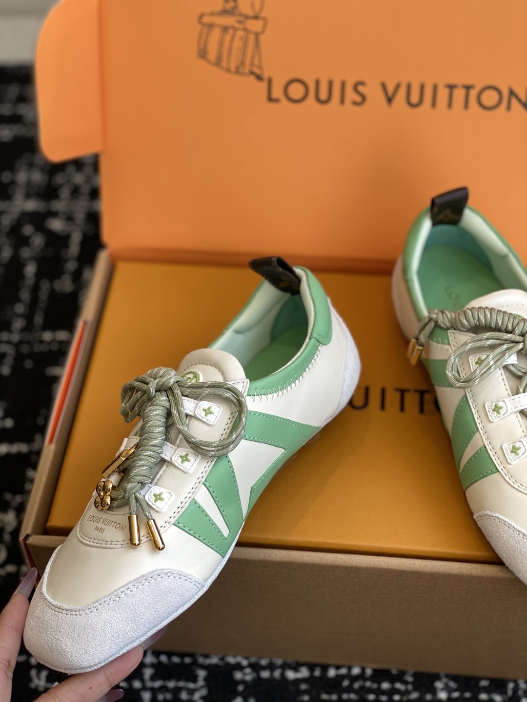 代购级(官网同步✈️盒包装)
Louis Vuitton路易威登驴牌春夏Sneakerina系列 芭蕾运
