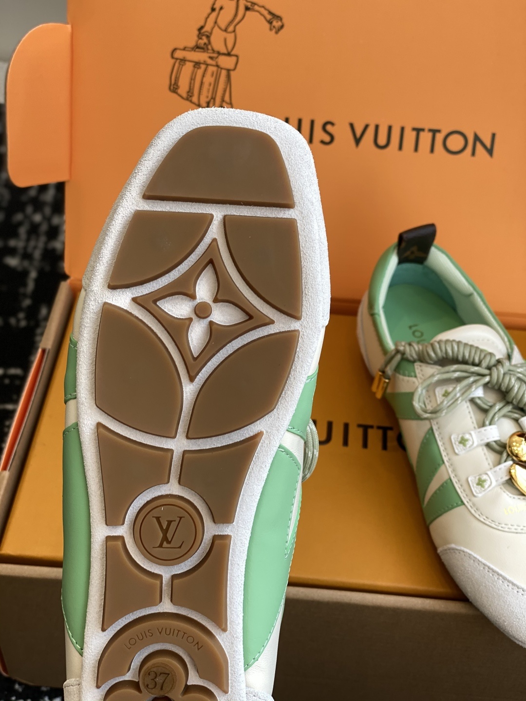 代购级(官网同步✈️盒包装)
Louis Vuitton路易威登驴牌春夏Sneakerina系列 芭蕾运
