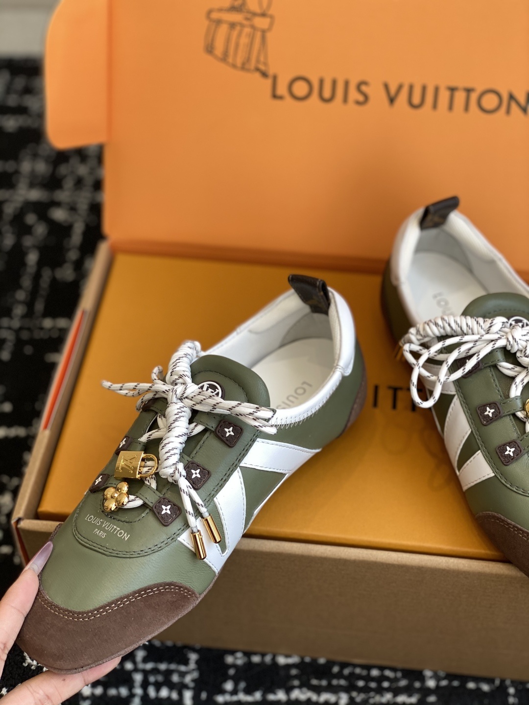 代购级(官网同步✈️盒包装)
Louis Vuitton路易威登驴牌春夏Sneakerina系列 芭蕾运