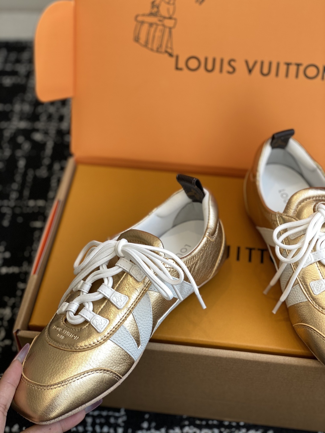 代购级(官网同步✈️盒包装)
Louis Vuitton路易威登驴牌春夏Sneakerina系列 芭蕾运