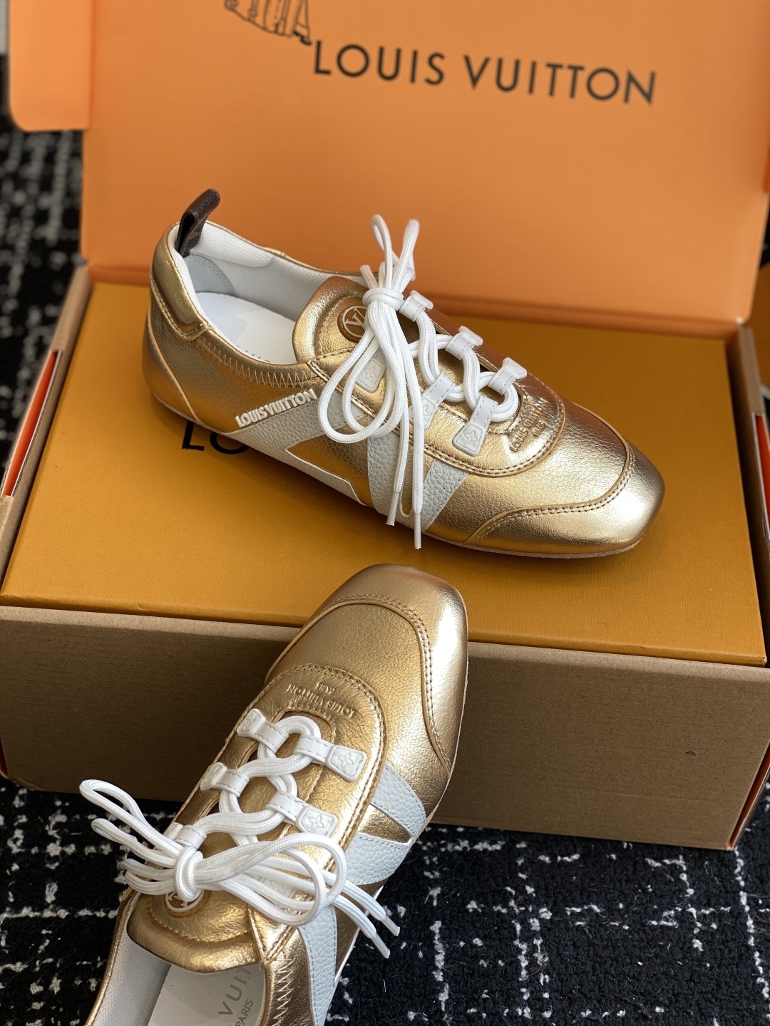 代购级(官网同步✈️盒包装)
Louis Vuitton路易威登驴牌春夏Sneakerina系列 芭蕾运