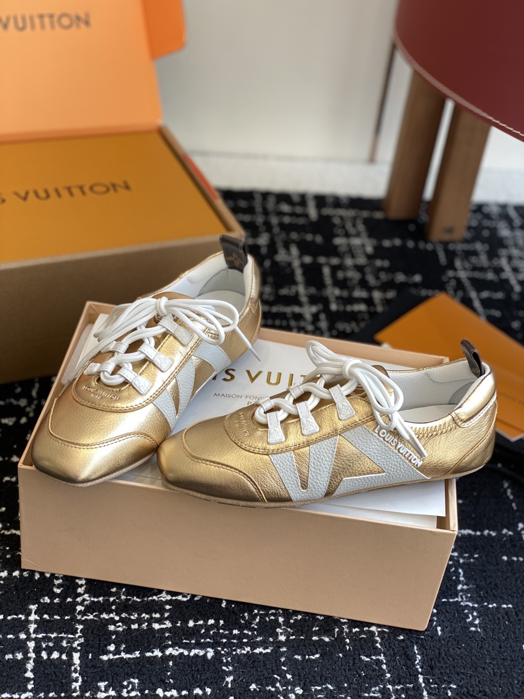 代购级(官网同步✈️盒包装)
Louis Vuitton路易威登驴牌春夏Sneakerina系列 芭蕾运