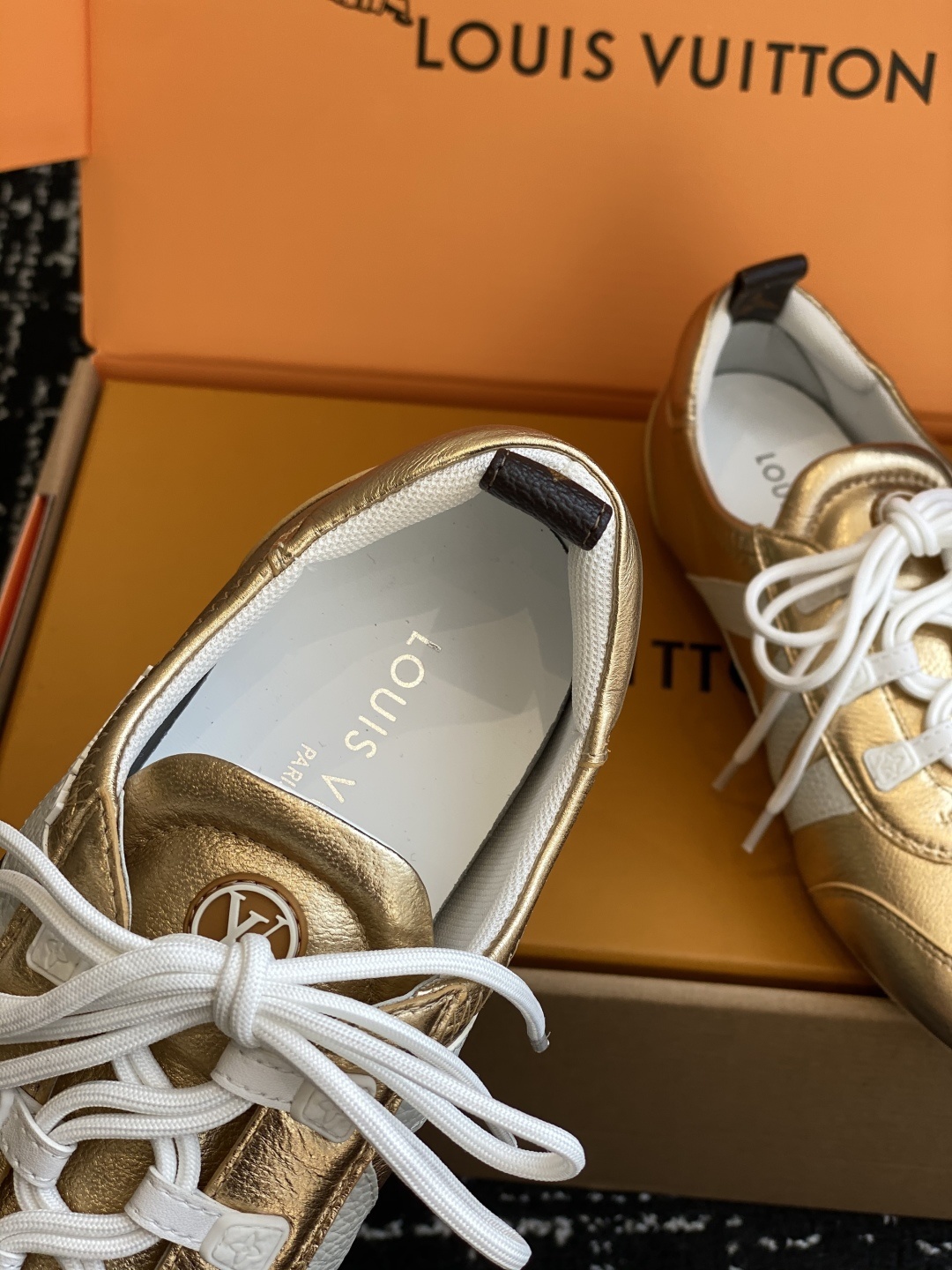代购级(官网同步✈️盒包装)
Louis Vuitton路易威登驴牌春夏Sneakerina系列 芭蕾运