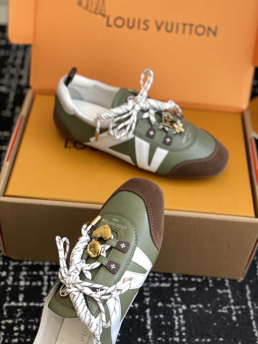 代购级(官网同步✈️盒包装)
Louis Vuitton路易威登驴牌春夏Sneakerina系列 芭蕾运