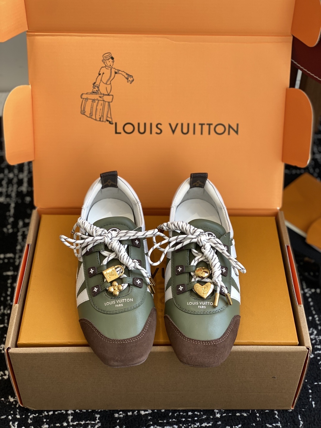 代购级(官网同步✈️盒包装)
Louis Vuitton路易威登驴牌春夏Sneakerina系列 芭蕾运