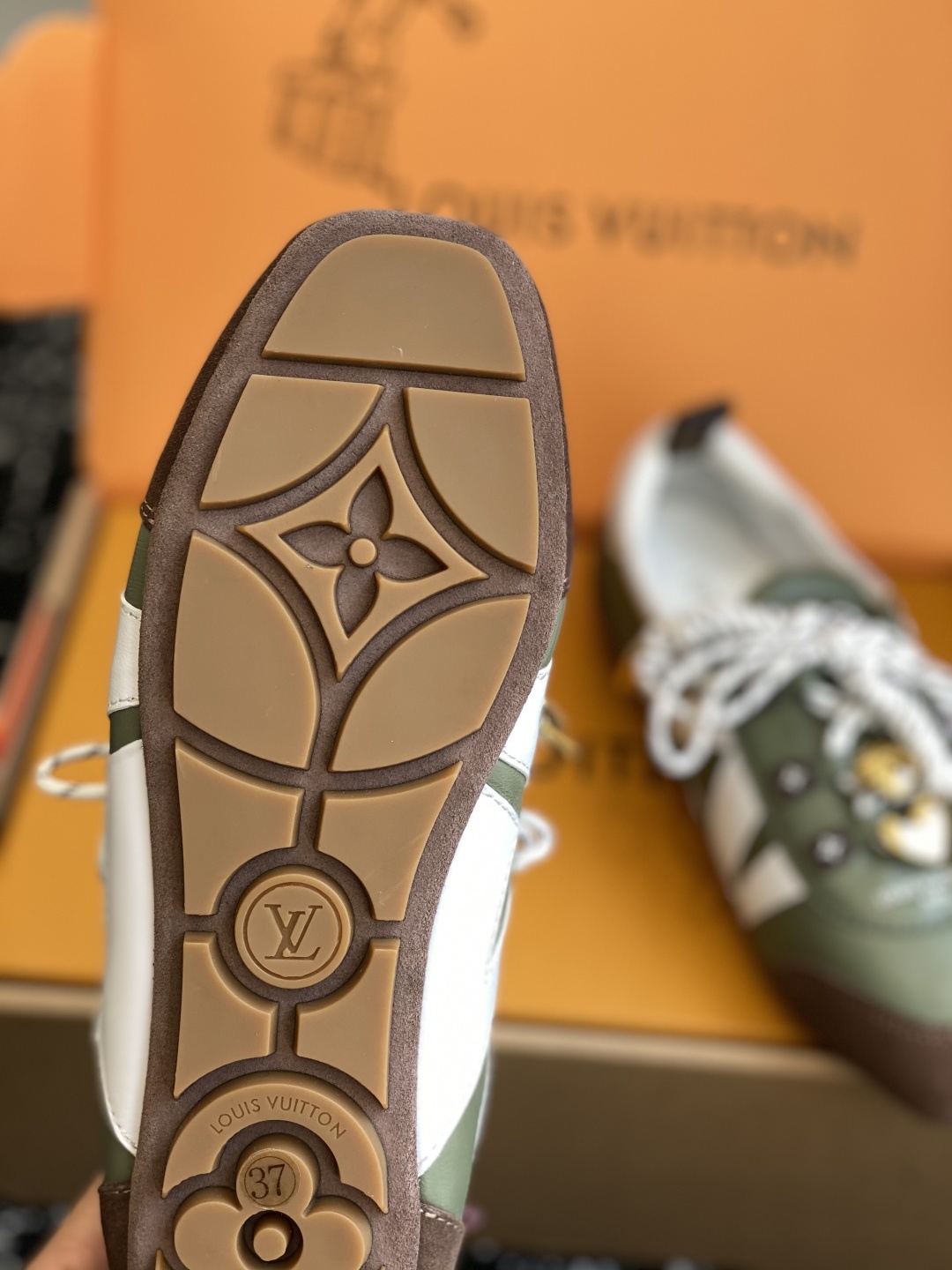 代购级(官网同步✈️盒包装)
Louis Vuitton路易威登驴牌春夏Sneakerina系列 芭蕾运