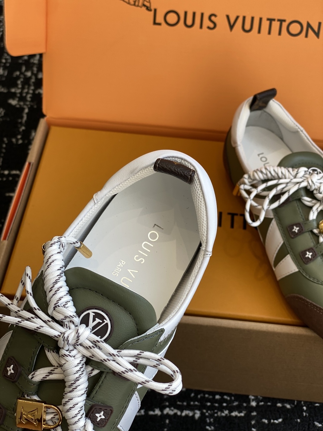 代购级(官网同步✈️盒包装)
Louis Vuitton路易威登驴牌春夏Sneakerina系列 芭蕾运