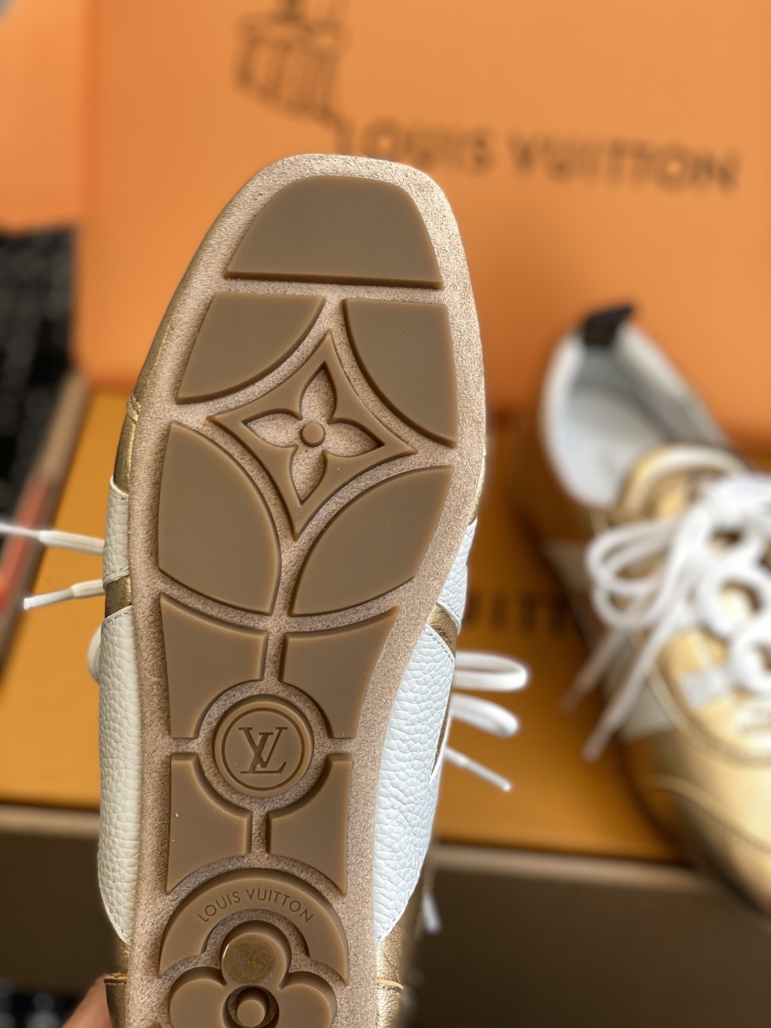 代购级(官网同步✈️盒包装)
Louis Vuitton路易威登驴牌春夏Sneakerina系列 芭蕾运