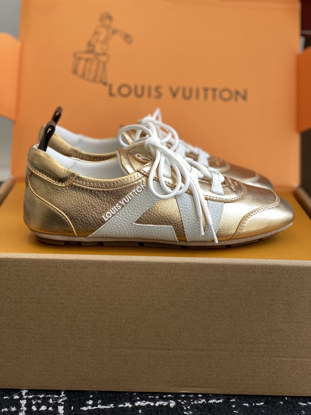 代购级(官网同步✈️盒包装)
Louis Vuitton路易威登驴牌春夏Sneakerina系列 芭蕾运
