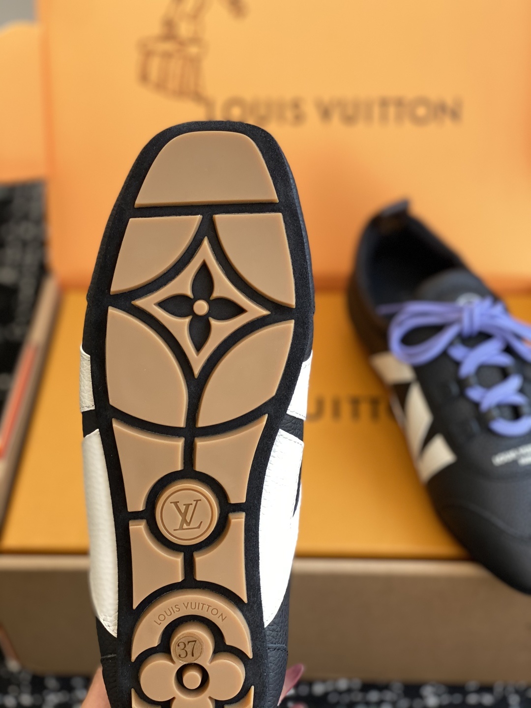 代购级(官网同步✈️盒包装)
Louis Vuitton路易威登驴牌春夏Sneakerina系列 芭蕾运